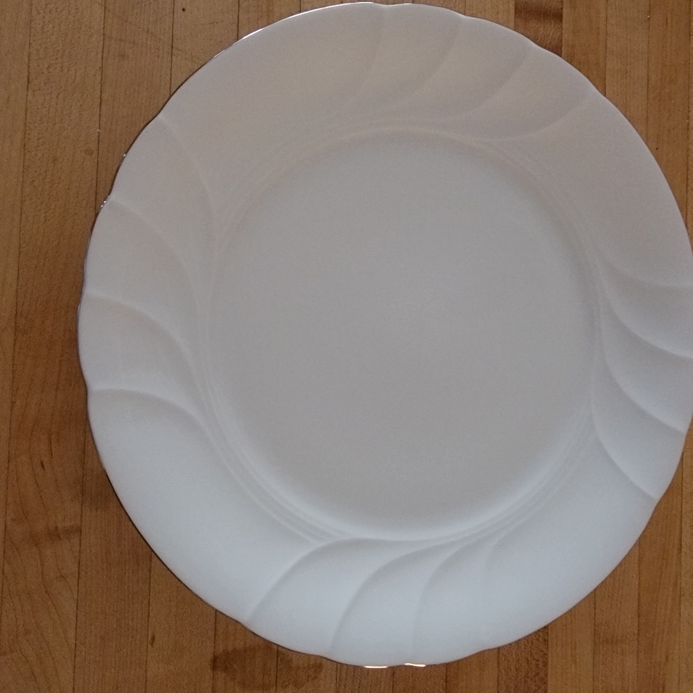New Mikasa L9706 202 Salad Plate Platinum L9706/202 white